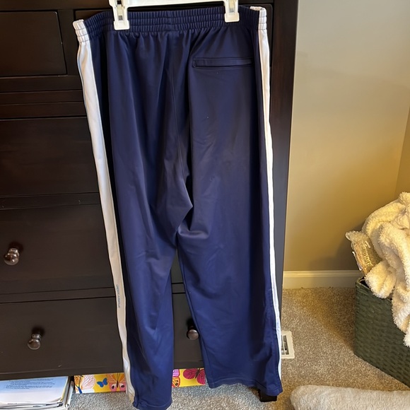 Under Armour polyester sweatpants, L. - Picture 2 of 3
